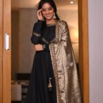 Deepika Singh Instagram – “ There’s something about Black, you feel hidden in it “ – Georgia O’keeffe
.
.
Styled by @stylingbyvictor @sohail__mughal___ 
Outfit @panashdesigner_studio 
Earings @rubans.in 
Assisted by @styleby_antara 
#managedby @lacelebrite05 @raajesh.shandilya 
#black #event #kanpur #deepikasingh Kanpur Airport