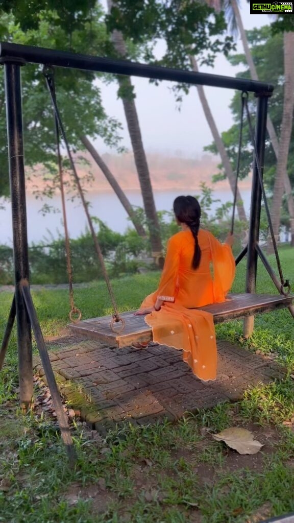 Deepika Singh Instagram - Wishing you all a peaceful day. Happy mornings 💚❤️. . . #swing #nature #deepikasingh