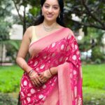 Deepika Singh Instagram - May the sight of a full moon fill your heart with happiness. Wishing you a blessed Karwa Chauth. . . #piccredit @anamika.aashi11 😘❤️ #karwachauth #karwachauthlook #saree #festival #fasting #tradition #culture #india #deepikasingh Mumbai, Maharashtra