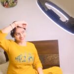 Deepika Singh Instagram - Don’t you guys agree with me how difficult it is for us reel makers to make our family understand that we are very productive and this is our content 🥰😆😆 Abb family ko kya he bole! Uff! Chalo get backing at it 🎞️ . #videoblooper #anika @sristi.goyal.96 #trending #reels #trendingreels #family #love #husbandandwife #deepikasingh #rohitrajgoyal