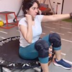Deepika Singh Instagram - Monday Trampoline Workout 💪🔥😈 . . #video @teamhardcorobic #funworkouts #trampoline #functionaltraining #resistancebands #absworkout #coretraining #monday #morningvibes #mondaymotivation #deepikasingh