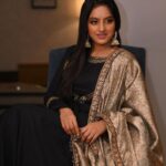 Deepika Singh Instagram – “ There’s something about Black, you feel hidden in it “ – Georgia O’keeffe
.
.
Styled by @stylingbyvictor @sohail__mughal___ 
Outfit @panashdesigner_studio 
Earings @rubans.in 
Assisted by @styleby_antara 
#managedby @lacelebrite05 @raajesh.shandilya 
#black #event #kanpur #deepikasingh Kanpur Airport