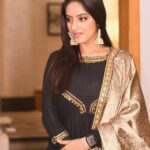 Deepika Singh Instagram – “ There’s something about Black, you feel hidden in it “ – Georgia O’keeffe
.
.
Styled by @stylingbyvictor @sohail__mughal___ 
Outfit @panashdesigner_studio 
Earings @rubans.in 
Assisted by @styleby_antara 
#managedby @lacelebrite05 @raajesh.shandilya 
#black #event #kanpur #deepikasingh Kanpur Airport