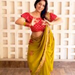 Deepika Singh Instagram - #jimmikiponnu tried 💁🏻‍♀️ . . #impromptu #sareelove #trendingreels #lovelysong #dancing #deepikasingh