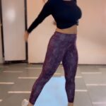 Deepika Singh Instagram – An attempt to engage the core on beats..

I love this challenge @valeriiakihai @valeriiakihai . I’m going to incorporate this in my workout. Do this 10 times by engaging the core and you will definitely get the strong core 💁🏻‍♀️❤️. 
.
#challenge #workoutvideo #monday #motivation #reels #strongcore #deepikasingh