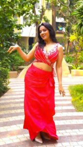 Deepika Singh Instagram - For this windy weather in mumbai 💨🍃❤️ . . #video @sunilvish12 #windyweather #mumbai #trendingreels #reelkrofeelkro #deepikasingh