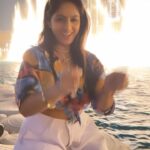 Deepika Singh Instagram - Sharing my best time in Dubai as this musical dancing fountain show is free in Downtown Dubai. Aur Free ki cheez kisey achi nahin lagti 👻🤪💁🏻‍♀️ say it right 🤪💁🏻‍♀️ . . #video @jeevitaoberoi #funtimes #fountainshow #downtowndubai #memories #deepikasingh