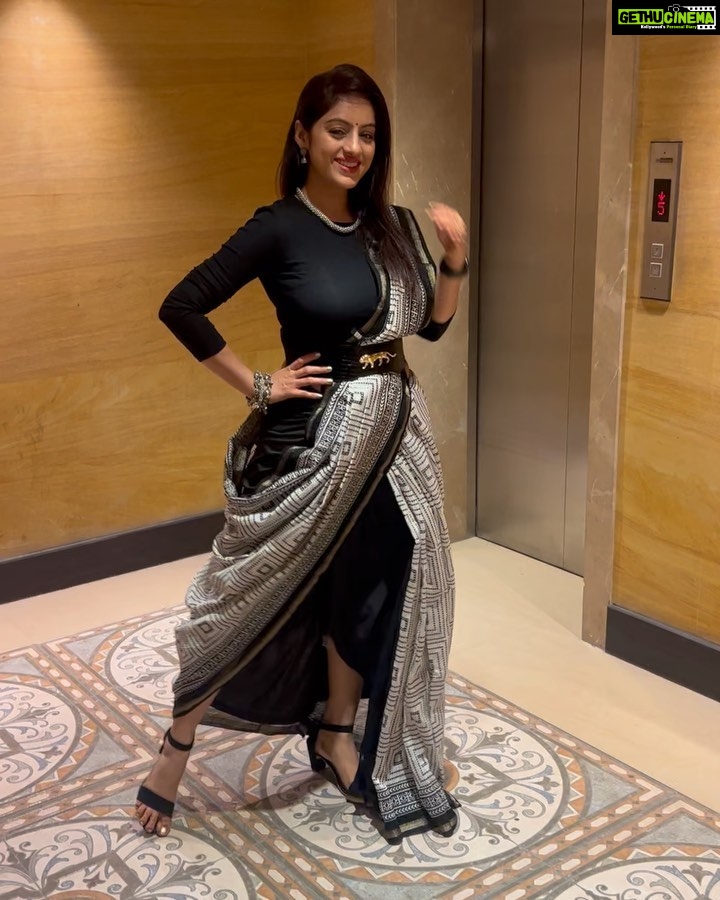 Deepika Singh Instagram - Today dress up for screening of our film #tituambani in @jammufilmfestival with @rohitraj.goyal . Loving the city vibe ❤️ . . #piccredit @rohitraj.goyal #tituambani #filmfestival #jammu #saree #styledbyme #deepikasingh