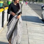 Deepika Singh Instagram - Today dress up for screening of our film #tituambani in @jammufilmfestival with @rohitraj.goyal . Loving the city vibe ❤️ . . #piccredit @rohitraj.goyal #tituambani #filmfestival #jammu #saree #styledbyme #deepikasingh