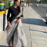 Deepika Singh Instagram - Today dress up for screening of our film #tituambani in @jammufilmfestival with @rohitraj.goyal . Loving the city vibe ❤️ . . #piccredit @rohitraj.goyal #tituambani #filmfestival #jammu #saree #styledbyme #deepikasingh