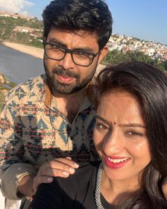 Deepika Singh Instagram - Today dress up for screening of our film #tituambani in @jammufilmfestival with @rohitraj.goyal . 
Loving the city vibe ❤️
.
.
#piccredit @rohitraj.goyal 
#tituambani #filmfestival #jammu #saree #styledbyme #deepikasingh