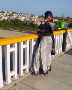 Deepika Singh Instagram - Today dress up for screening of our film #tituambani in @jammufilmfestival with @rohitraj.goyal . Loving the city vibe ❤️ . . #piccredit @rohitraj.goyal #tituambani #filmfestival #jammu #saree #styledbyme #deepikasingh