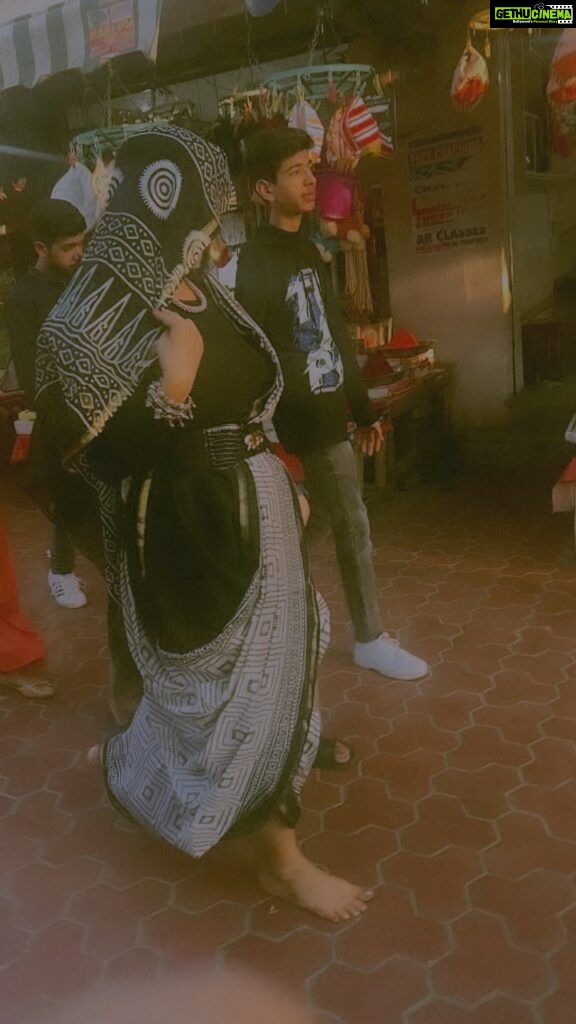 Deepika Singh Instagram - Glimpse of my visit to Bahu Fort temple . I put a pallu as a disguise. Oops secret revealed 🙊💁🏻‍♀️. #sareelove #pallu #bahuforttemple #jammu #deepikasingh