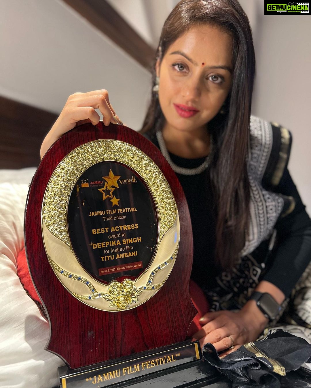 Deepika Singh Instagram - #tituambani . Congratulations @rohitraj.goyal for achieving #bestdirector award , producer @dinesh_kumar1812 and #mahendradandethaji for giving me this film. Thank you to our Cinematographer @sunilvish12 ππ». Thank you to the amazing & wonderful Actors of the film @tushar.pandey @virendrasaxenna07 Sir ππ», @samtasagar mam , @sapnasand22 mam #raghubir Sir ππ», @bijjugkalaa Sir , @ishwarshunya bhai, @iamtanusuneja , @pakaujoshi , @abinaashsharrma @thepriitammjaiswal , wonderful editor @sanjay_sharma_redindian ππ» congratulations @sanjay_sharma_redindian for Winning the best editor Award in @jammufilmfestival . Thank you to our lyricist @mayurpuri ji music composer @bharat_0304 @hitarth02 ,singerβs @rekha_bhardwaj @shalmiaow @abhayjodhpurkar & the whole team of #tituambani including my Family specially my sister in law @sristi.goyal.96 & brother in law @deepakgoyal8650 for taking care of my son @sohamgoyal17 when i was not around ππ». Thanks to the universe for giving me right thoughts at right time β€οΈππ». Thanks to all of you for reading this, for appreciating my work and last but not the least @jammufilmfestival for honouring me with the Best Actress Award ππ». #forevergrateful #tituambani #award #proudwife #deepikasingh