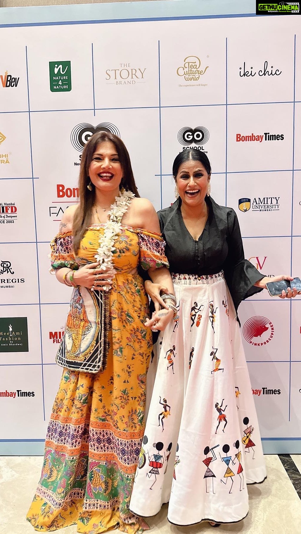 Deepshikha Nagpal Instagram - True friends are always together in spirit.” . . . #friendship #bond #smile #happiness #trending #reelsvideo #bond