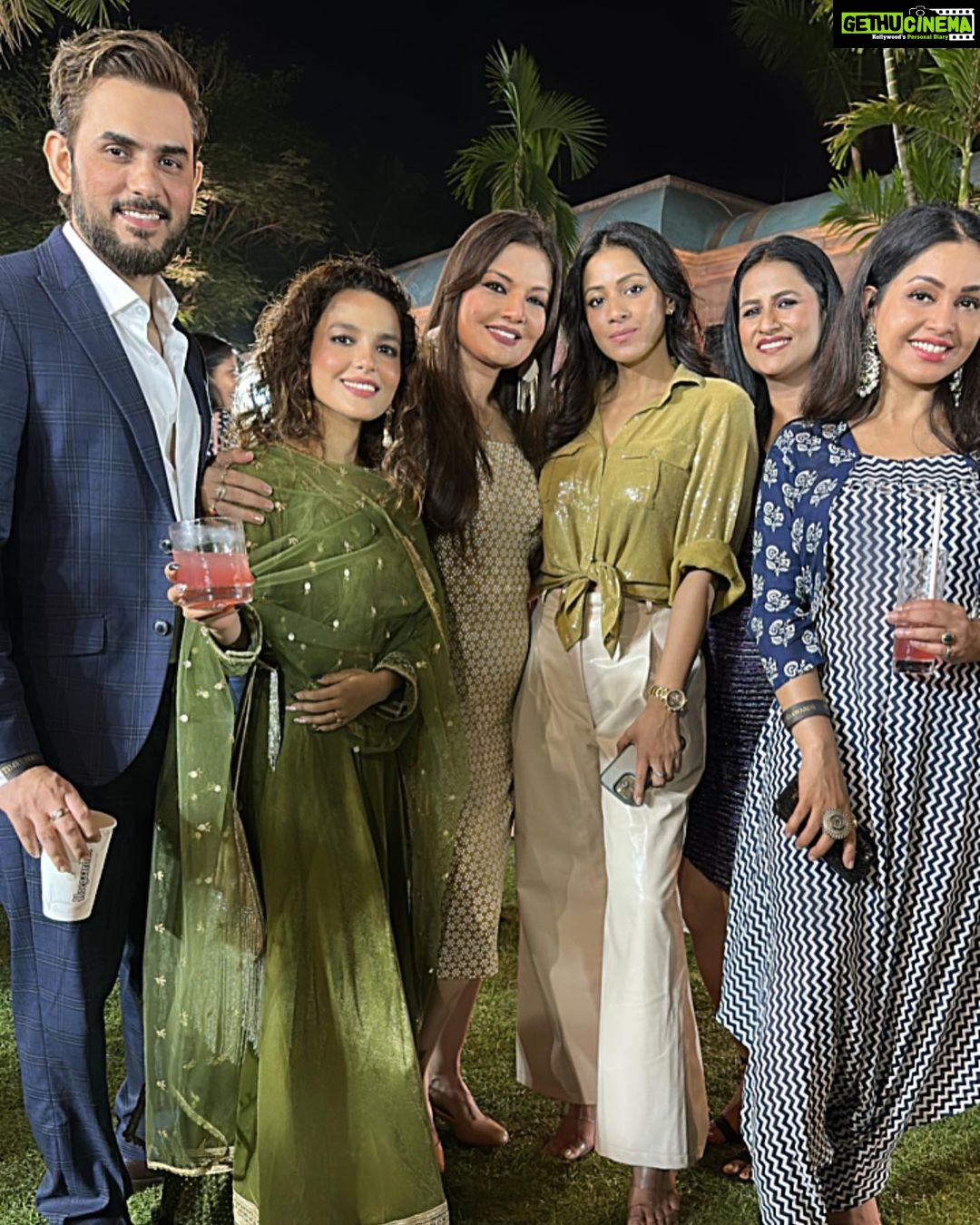 Deepshikha Nagpal Instagram - The times food award. So good to meet all my Lovely friend ❤️. . . #award #happiness #smile #party #bonding
