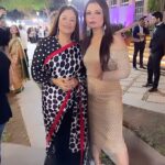 Deepshikha Nagpal Instagram - The times food award. So good to meet all my Lovely friend ❤️. . . #award #happiness #smile #party #bonding