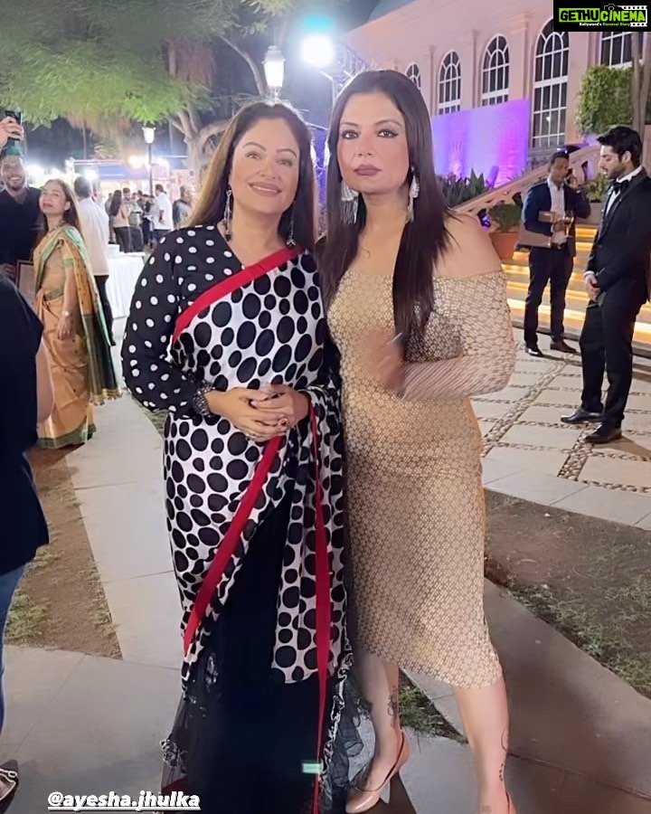 Deepshikha Nagpal Instagram - The times food award. So good to meet all my Lovely friend ❤️. . . #award #happiness #smile #party #bonding
