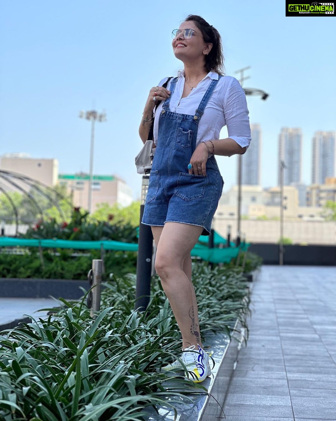 Deepshikha Nagpal Instagram - When you are grateful, fear disappears and abundance appears." — . . . #smile #swag #attitude #behappy #stylish #enjoy #livelife #loveyourself #photooftheday . . #pics by @chintzykaur