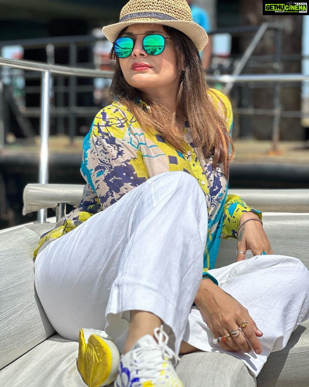 Deepshikha Nagpal Instagram - Keep smiling, because life is a beautiful thing and there's so much to smile about. - . . . #smile #attitude #swag #fun #enjoylife #blessed #happines #love #goodmorning #haveaniceday #photooftheday #❤️
