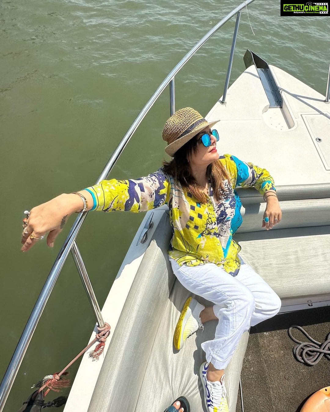 Deepshikha Nagpal Instagram - Keep smiling, because life is a beautiful thing and there's so much to smile about. - . . . #smile #attitude #swag #fun #enjoylife #blessed #happines #love #goodmorning #haveaniceday #photooftheday #❤️
