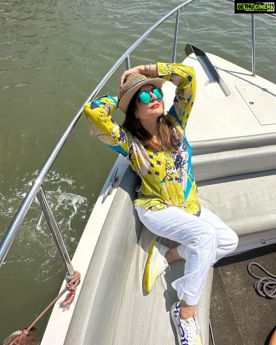 Deepshikha Nagpal Instagram - Keep smiling, because life is a beautiful thing and there's so much to smile about. - . . . #smile #attitude #swag #fun #enjoylife #blessed #happines #love #goodmorning #haveaniceday #photooftheday #❤️