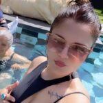 Deepshikha Nagpal Instagram - True beauty in a woman is reflected in her soul❤️. . . #beauty #swag #attitude #funtime #❤️ #swmming #alibaag #holiday #friendship #bond
