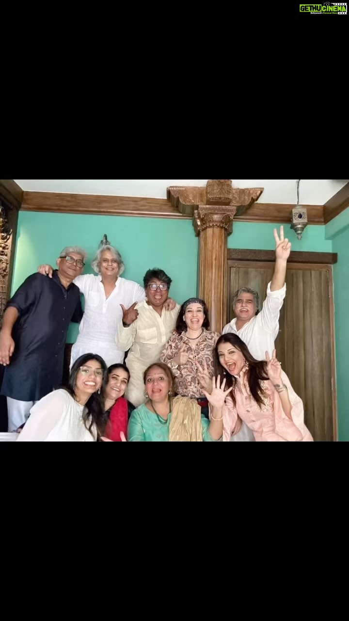 Deepshikha Nagpal Instagram - Eid Mubarak to everyone. Only madness happens when we all are together ❤️ bless us . . #eidmubarak #friendship #madness #bond #family #fun #smile