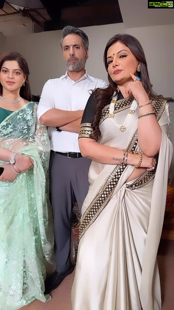 Deepshikha Nagpal Instagram - When some one is not interested in posing 😂😂😂😂.. . #trendingreels #fun #keepsmiling #smile . #funnyvideos #enjoy #pose