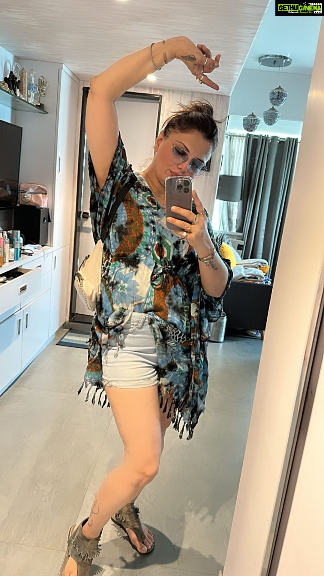Deepshikha Nagpal Instagram - Paree hun Mai ……….. . . #smile #fun #attitude #swag #pari #trendingreels #reelsvideo