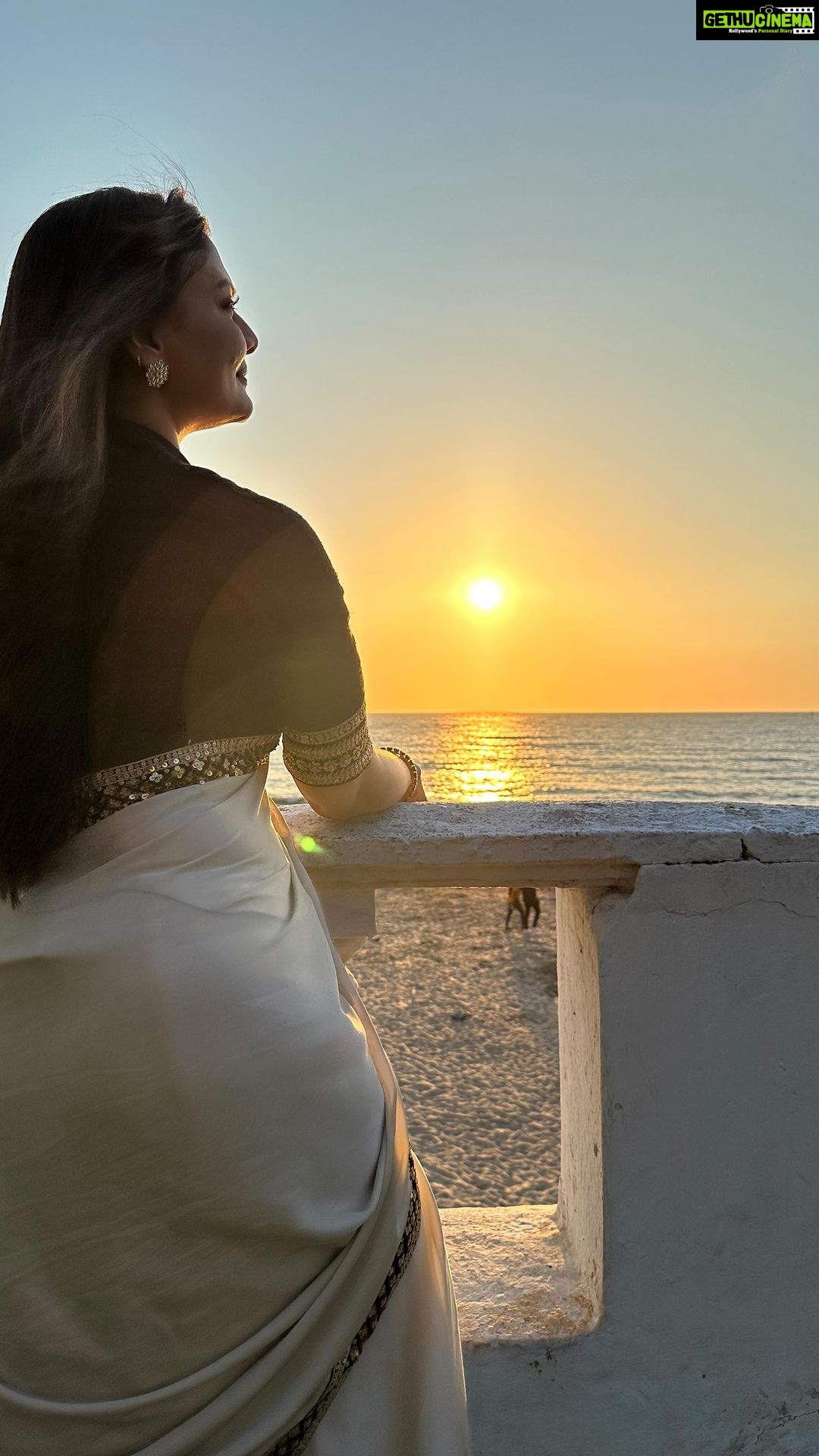 Deepshikha Nagpal Instagram - The only person who can pull me down is myself, and I’m not going to let myself pull me down anymore.”. . . #love #happiness #smile #blessed #positivity #vibes #trending #reelsvideo #greatful
