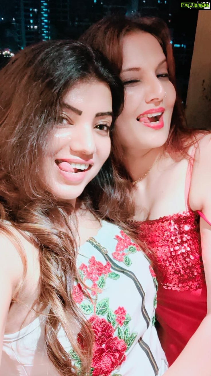 Deepshikha Nagpal Instagram - Happy birthday to my darling friend @mridulashrivastav15 stay blessed ❤️love you . . . #loveyou #stayblessed #happybirthday #smile #keepgoing #havefun #loveyourself