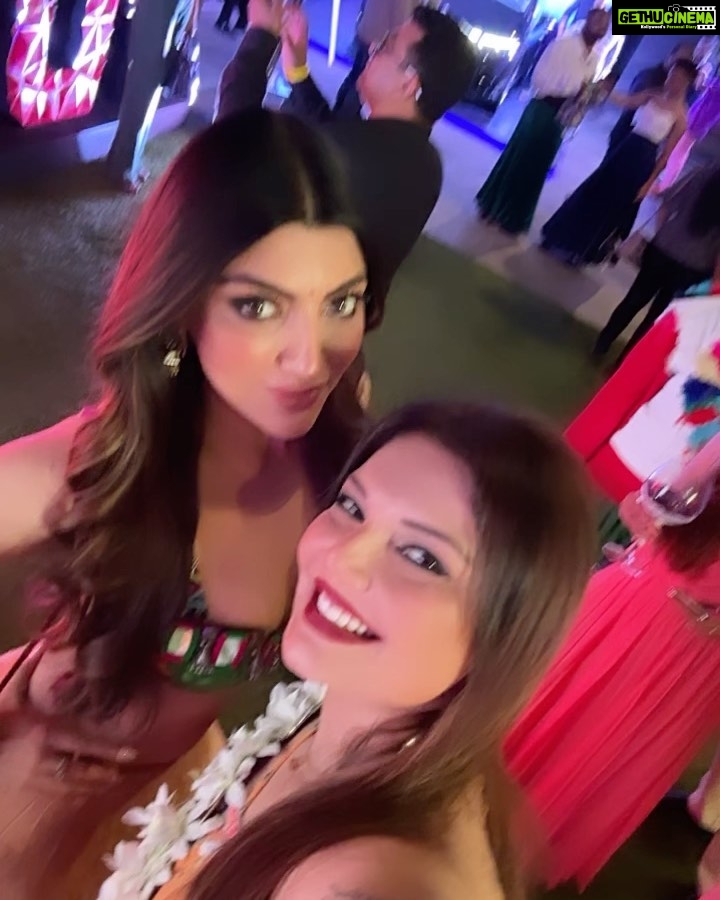Deepshikha Nagpal Instagram - About last night. Bombay time fashion week. So lovely to meet all@my friends. . Dress designer @rohitkverma @rinarsingh28 @rishinakandhari @abhayvakil01