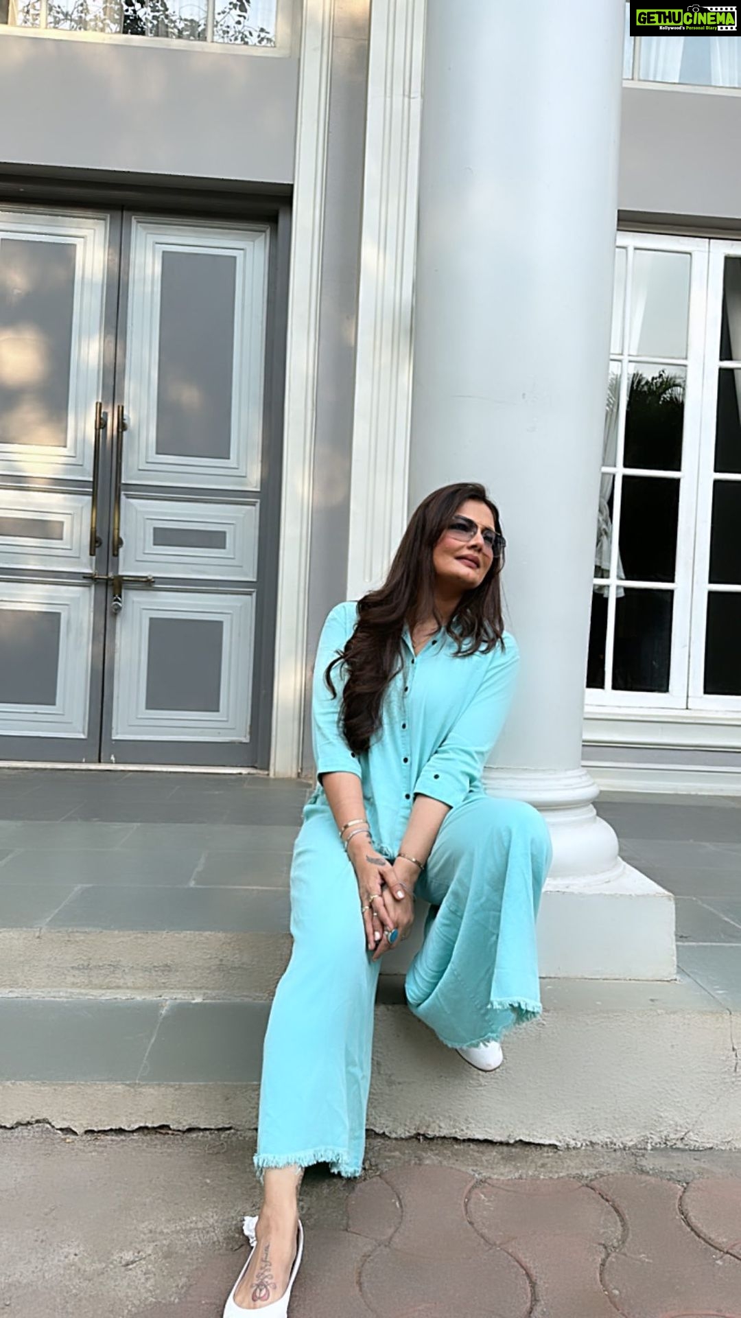 Deepshikha Nagpal Instagram - Thoughts creat your life … so you have to think positive. Force yourself to do so. Have a nice day. ❤️. . . #positivity #thought #smile #swag #loveislove #loveyourself #blessed #greatful #❤️ #haveaniceday #keepsmiling