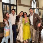 Deepshikha Nagpal Instagram - Take the time to learn about other people. .… . . #bond #smile #swag #familytime #naumrakiseemaho #positivequotes #positivity #positivevibes #❤️