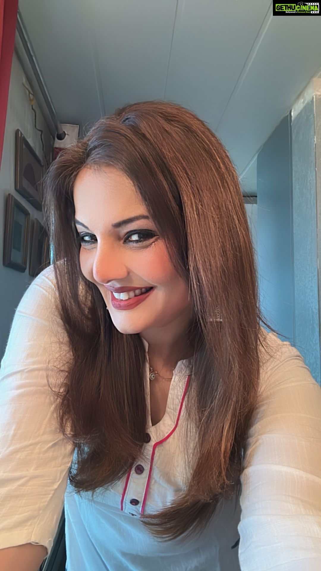 Deepshikha Nagpal Instagram - Without obsession, life is nothing.. . . #selflove #obsession #loveyourself #keepsmiling #behappy #blessed #kind #happy #smile #haveaniceday #trendingreels #reelsvideo