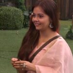 Devoleena Bhattacharjee Instagram - Rise shine and be true to yourself always . Keep smiling keep shining Desi girl 😊🥰 Keep your love and support. #devoleenabhattcharjee #devoleena #devo #omggirl #biggboss15 #bb15 #traditional #indian #simplicty #minimalist #goodmorning #devosquad