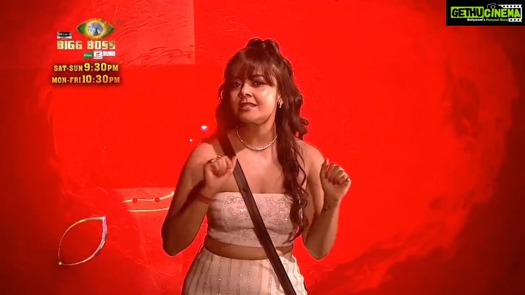 Devoleena Bhattacharjee Instagram - Game ko banane interesting wild card bankar Laut aayi hai tv ki sabse favorite bahu ... Game ko banane interesting ... Show begins Fun begins The Game begins ...💥 Dekhte rahiye #BiggBoss15 Aaj raat 10.30 baje sirf @colorstv #devoleenabhattcharjee #devoleena #omg #omggirl #devo #biggboss15 #bb15 #rakhisawant #rashamidesai #devoshami #devosquad #devolians #wildcard @voot @colorstv @endemolshineind