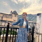 Devoleena Bhattacharjee Instagram - Vibe 💛🌟 . . . #devoleena #sunset #jaipurdiaries Jaipur, Rajasthan