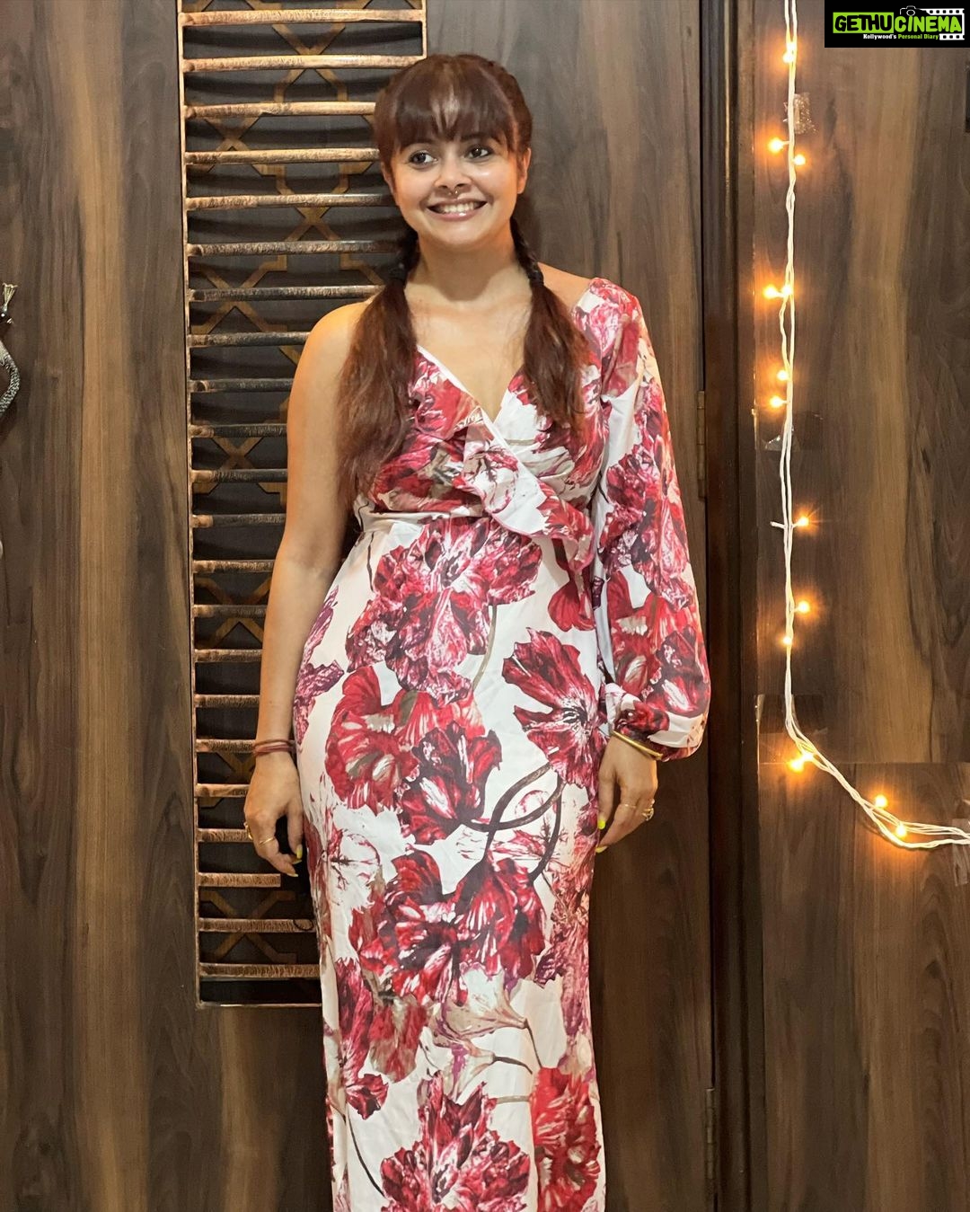 Devoleena Bhattacharjee Instagram - Blessed, pretty & out of the mix. 🥰 . . Outfit - @paparazzicloset #randomclick #devoleena #lovetogetclicked