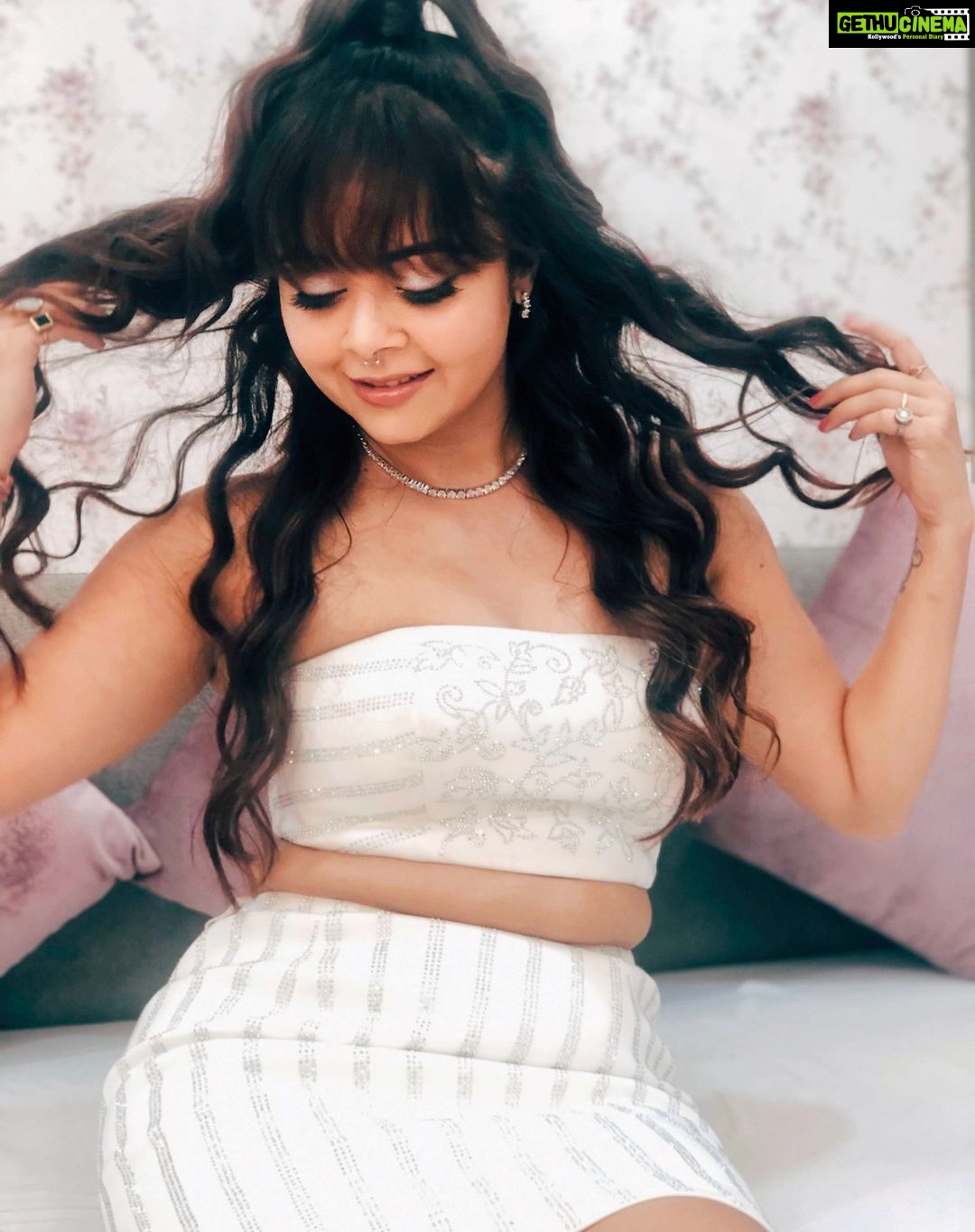 Devoleena Bhattacharjee Instagram - New journey in ishtyle To the new beginnings Game is ON ...... Styled by: @shikshabhansali_ 👗: @ranbirmukherjeeofficial 💄: @talesofshadows & team #devoleenabhattcharjee #devoleena #omggirl #biggboss15 #bb15 #newjourney #wildcard #style #devoasquad #devolians