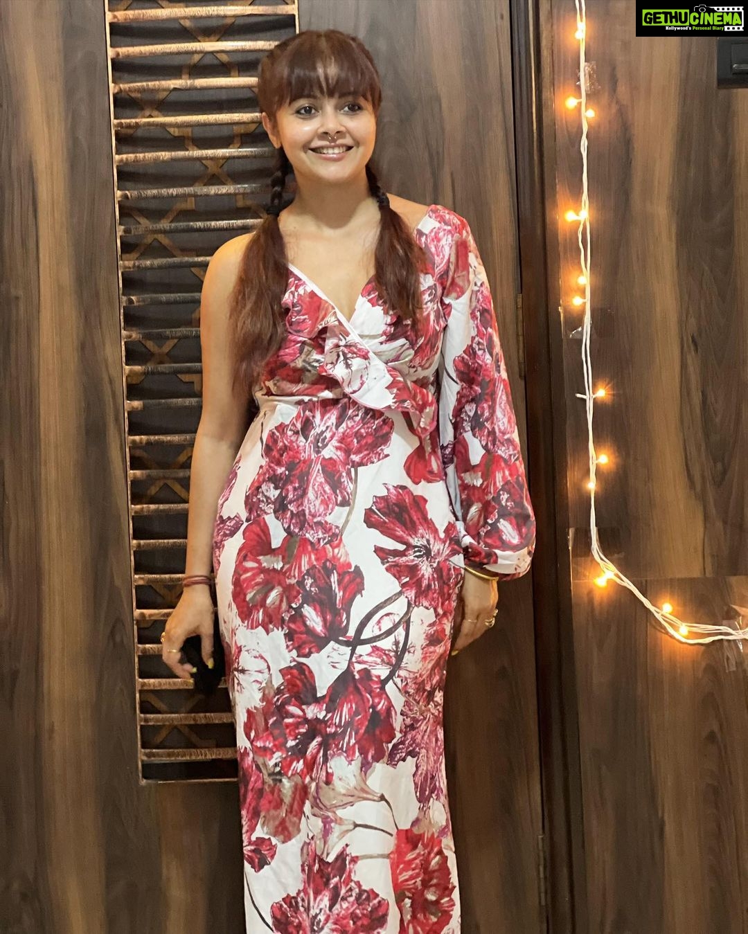 Devoleena Bhattacharjee Instagram - Blessed, pretty & out of the mix. 🥰 . . Outfit - @paparazzicloset #randomclick #devoleena #lovetogetclicked