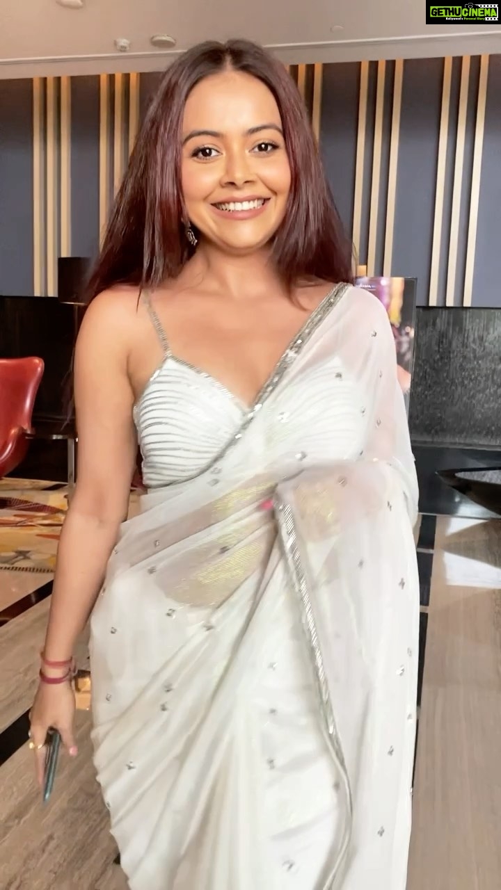 Devoleena Bhattacharjee Instagram - My love for white is not hidden anymore. 🦢#reelitfeelit #reelkarofeelkaro #trendingreels