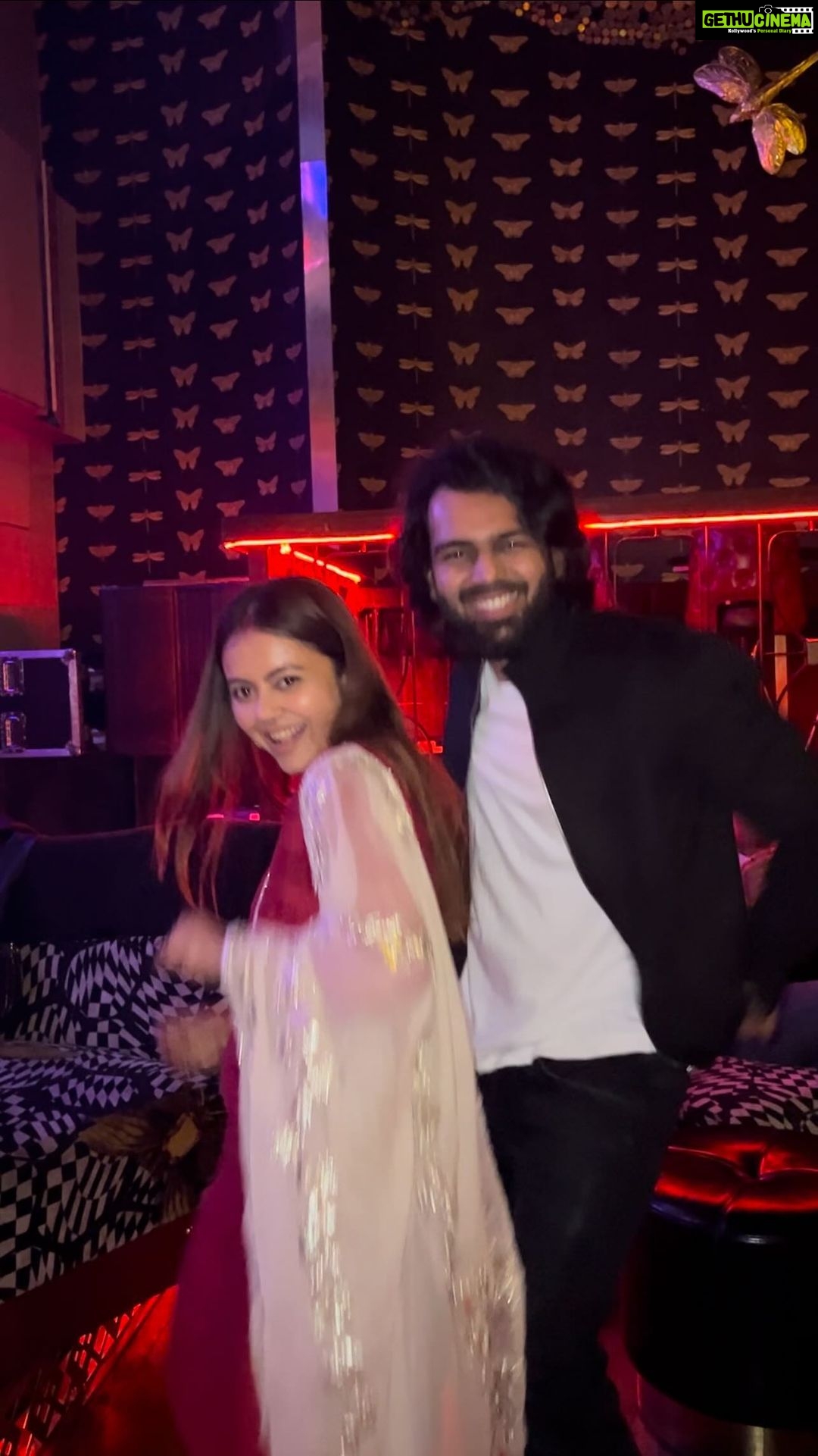 Devoleena Bhattacharjee Instagram - Madness with my crazy gang 🤪 . #influencer #crazy #gang #friendship #buddies #party #dance #music #devoleena #dhaval4bhavini #shanawaz
