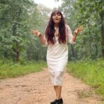 Devoleena Bhattacharjee Instagram - Mother Nature is the ultimate healer. Though we dint spot any 🐯🥺. But thank you @colorstv #biggboss for this wonderful experience & also the Safari. 😜🥰 @artisingh5 tum sahi mein bohot acchi ho. Unorganised ho par acchi dost ho. Thank you for taking care of me in the flight. 🙈❤️. Thank you Media waalon. You all were fantastic. 🌷. Lots of love to all. #devoleena #jungle #safari #biggboss15 #dangal #vishwasuntree #colorstv #launch #nature