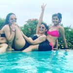 Devoleena Bhattacharjee Instagram - Girls just wanna have Sun. 🌝 . . #vacationvibes #girlsgirlsgirls #devoleena #birthdayparty