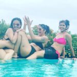 Devoleena Bhattacharjee Instagram - Girls just wanna have Sun. 🌝 . . #vacationvibes #girlsgirlsgirls #devoleena #birthdayparty