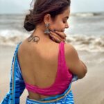 Devoleena Bhattacharjee Instagram - तस्वीरें लेना भी जरूरी है, आईना कभी बीते लम्हे नहीं बताता ! . . . HMUA - @talesofshadows Photography - @suryachaturvedi #devoleena #waves #aesthetic #vibing #blissful #beachvibes