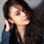 Devoleena Bhattacharjee Instagram - The strongest hearts have the most scars. ❣️ . . . 💄💇🏼‍♀️ @talesofshadows 📸 @aashkapatelphotographyy