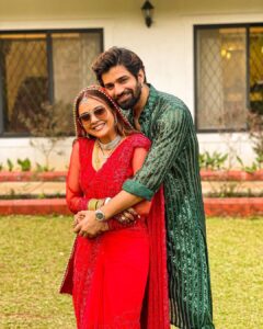 Devoleena Bhattacharjee Instagram - I don’t have words to tell you what you mean to me . Wish you guys all the love n luck for a new beginning. I am so lucky to have you in my life and for all the fans Devish forever ❤️ love you both 😘